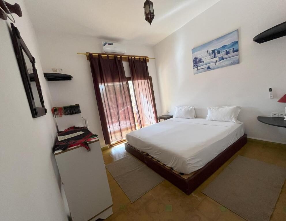 Double / Twin Room at Dar l'Eau Vive guest house — photo 27