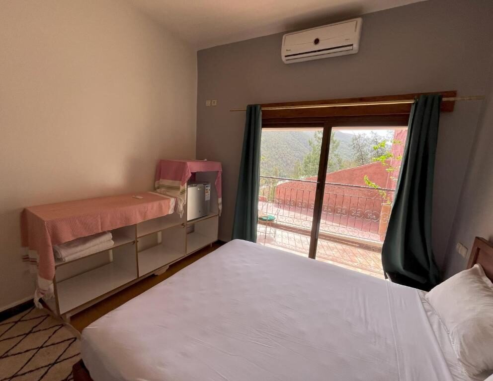 Double / Twin Room at Dar l'Eau Vive guest house — photo 37